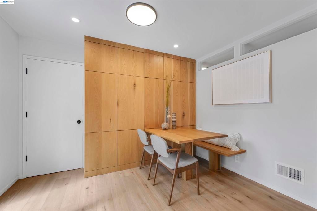 Image 23 of property listing at 3740 Sky Ct, San Mateo, CA 94403