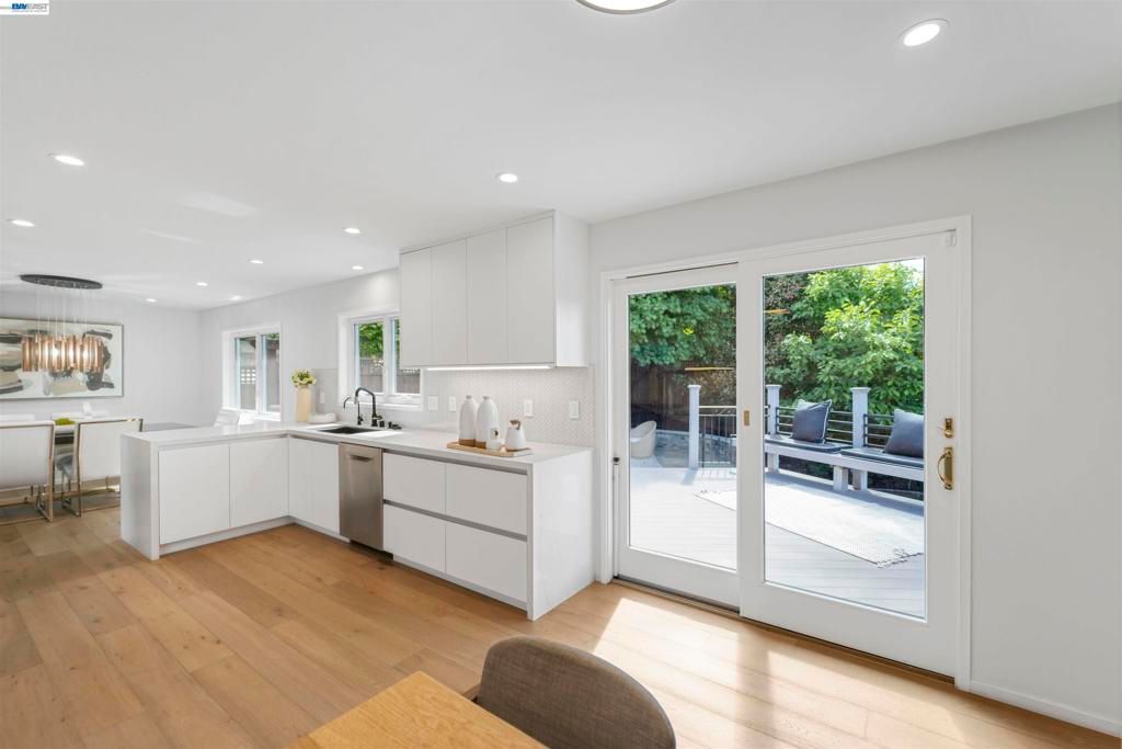 Image 24 of property listing at 3740 Sky Ct, San Mateo, CA 94403