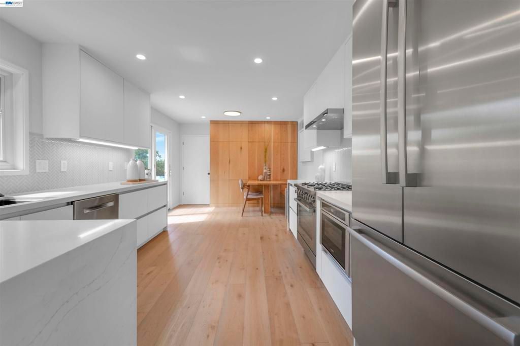 Image 26 of property listing at 3740 Sky Ct, San Mateo, CA 94403