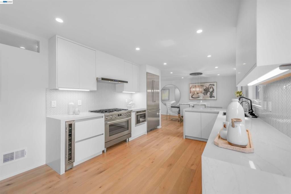 Image 30 of property listing at 3740 Sky Ct, San Mateo, CA 94403