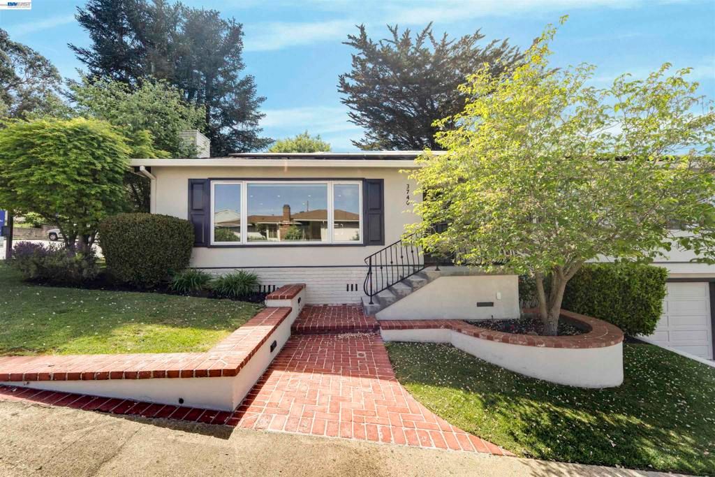 Image 4 of property listing at 3740 Sky Ct, San Mateo, CA 94403