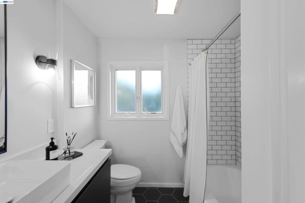 Image 43 of property listing at 3740 Sky Ct, San Mateo, CA 94403