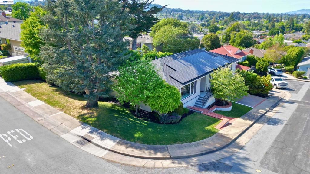 Image 59 of property listing at 3740 Sky Ct, San Mateo, CA 94403