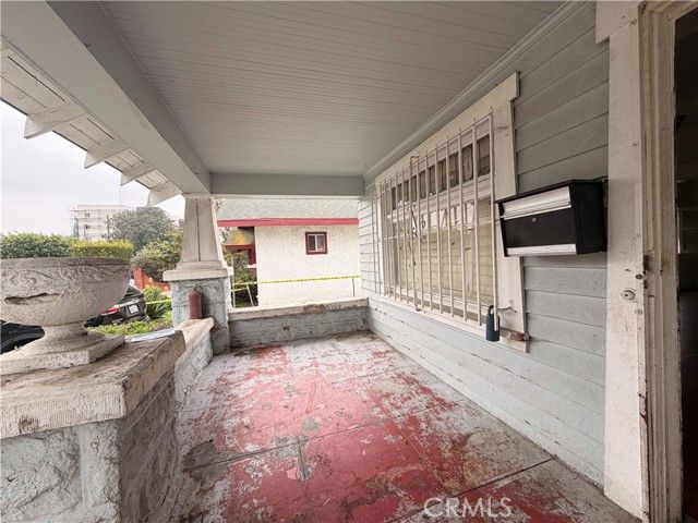 1040 W 45th Street, Los Angeles, CA 90037