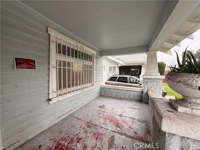 1040 W 45th Street, Los Angeles, CA 90037