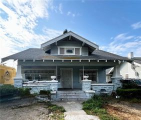 1040 W 45th Street, Los Angeles, CA 90037