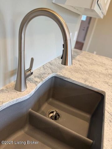 5328 Devers Ave, Louisville, KY 40214