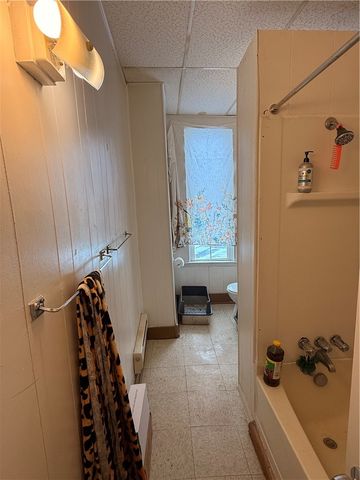 325 W Cunningham St, City Of But Nw, PA 16001