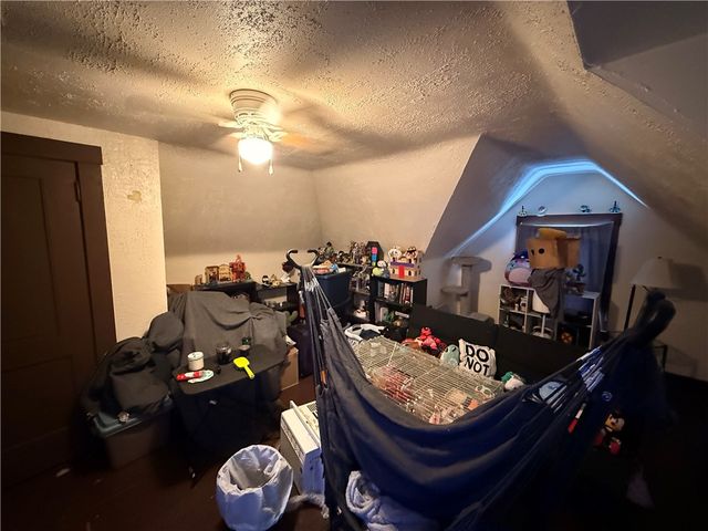 325 W Cunningham St, City Of But Nw, PA 16001