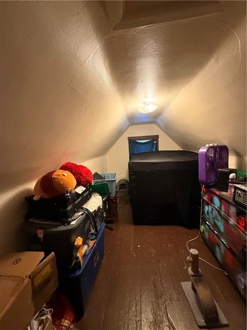 325 W Cunningham St, City Of But Nw, PA 16001