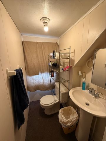 325 W Cunningham St, City Of But Nw, PA 16001