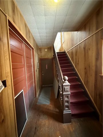 325 W Cunningham St, City Of But Nw, PA 16001