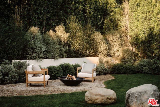 12114 Inavale Place, Los Angeles, CA 90049