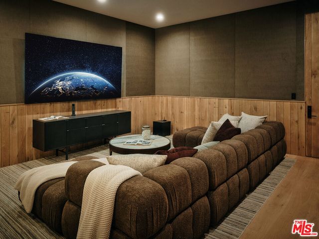 12114 Inavale Place, Los Angeles, CA 90049