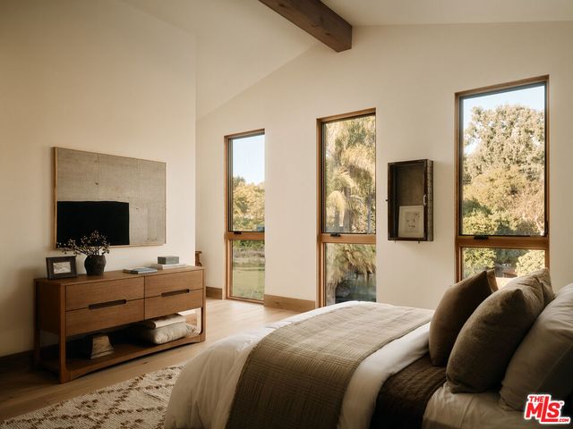 12114 Inavale Place, Los Angeles, CA 90049