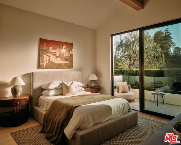 12114 Inavale Place, Los Angeles, CA 90049