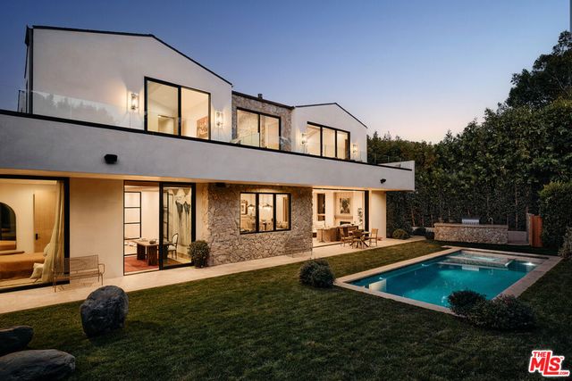 12114 Inavale Place, Los Angeles, CA 90049