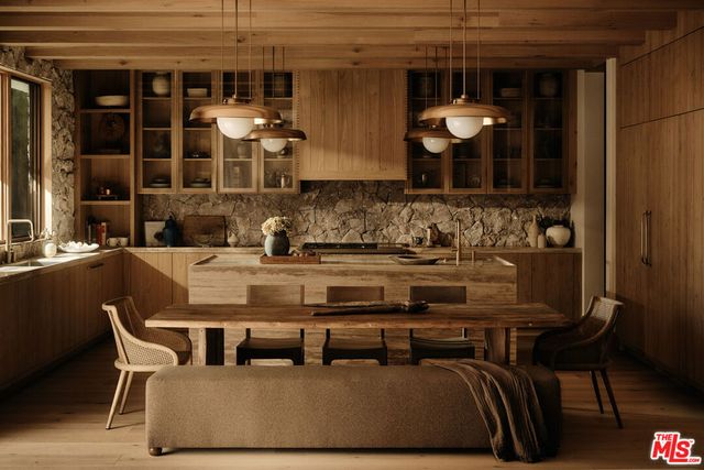 12114 Inavale Place, Los Angeles, CA 90049