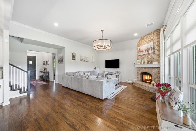 2114 W 117th Place S, Jenks, OK 74037