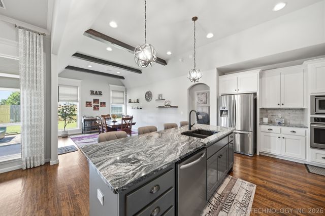 2114 W 117th Place S, Jenks, OK 74037