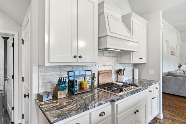 2114 W 117th Place S, Jenks, OK 74037
