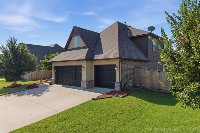 2114 W 117th Place S, Jenks, OK 74037
