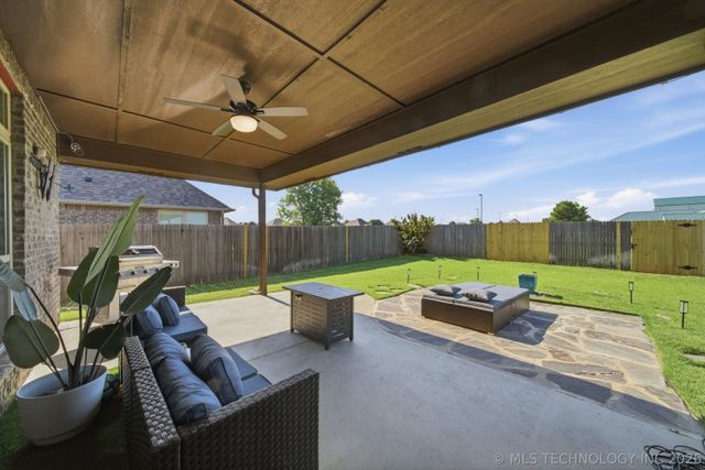 2114 W 117th Place S, Jenks, OK 74037
