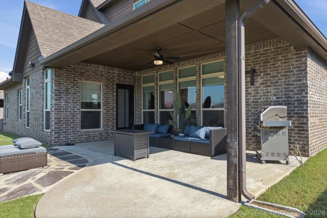 2114 W 117th Place S, Jenks, OK 74037