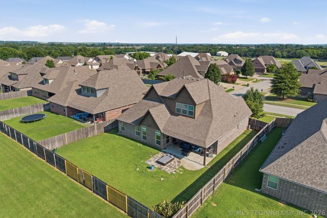 2114 W 117th Place S, Jenks, OK 74037