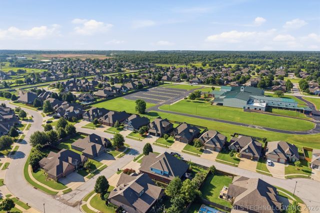 2114 W 117th Place S, Jenks, OK 74037