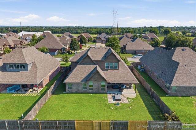 2114 W 117th Place S, Jenks, OK 74037
