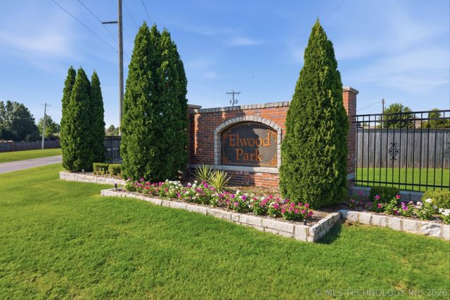 2114 W 117th Place S, Jenks, OK 74037