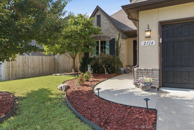 2114 W 117th Place S, Jenks, OK 74037