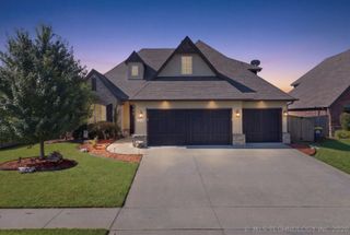 2114 W 117th Place S, Jenks, OK 74037