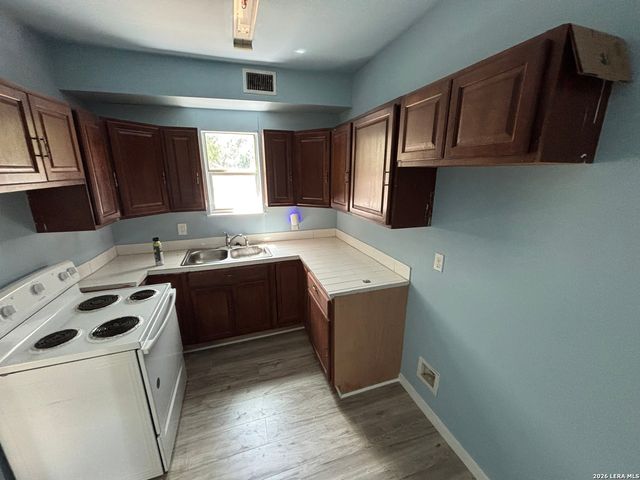 803 W LULLWOOD AVE, San Antonio, TX 78212