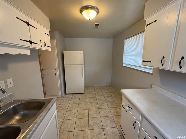 2613 W Wardcliffe Dr Apt D, Peoria, IL 61604