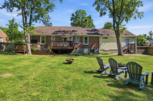5621 Knob Rd, Nashville, TN 37209