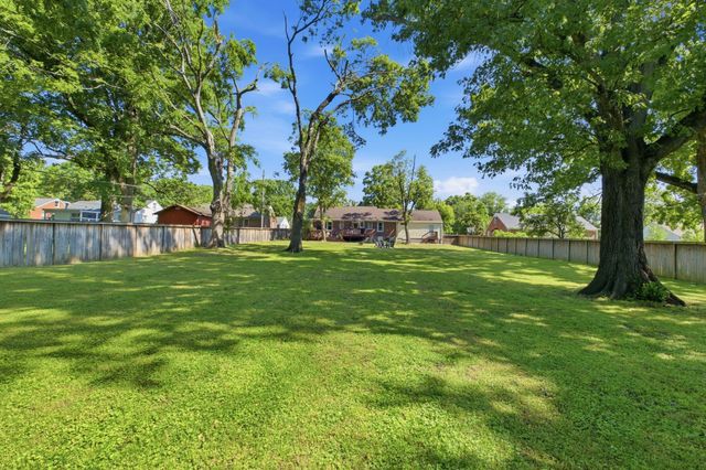 5621 Knob Rd, Nashville, TN 37209