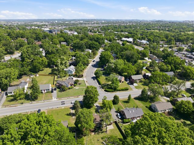 5621 Knob Rd, Nashville, TN 37209