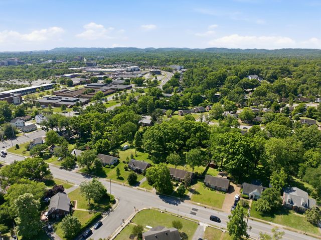 5621 Knob Rd, Nashville, TN 37209