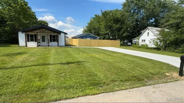 207 Home Avenue, St James, MO 65559