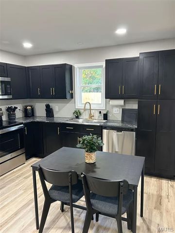 207 Home Avenue, St James, MO 65559