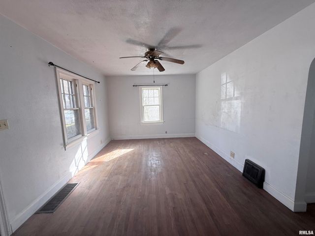 331 N 4TH Street, Mt Vernon, IL 62864