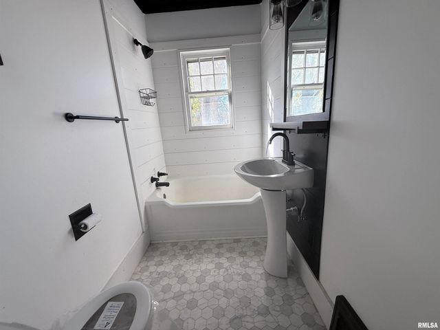 331 N 4TH Street, Mt Vernon, IL 62864