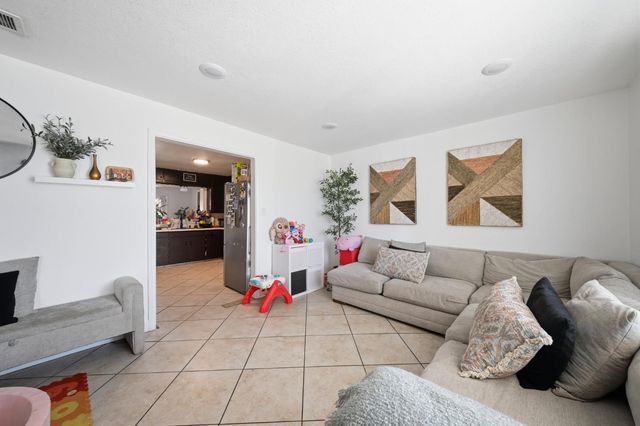 1935 E 13th St, Stockton, CA 95206