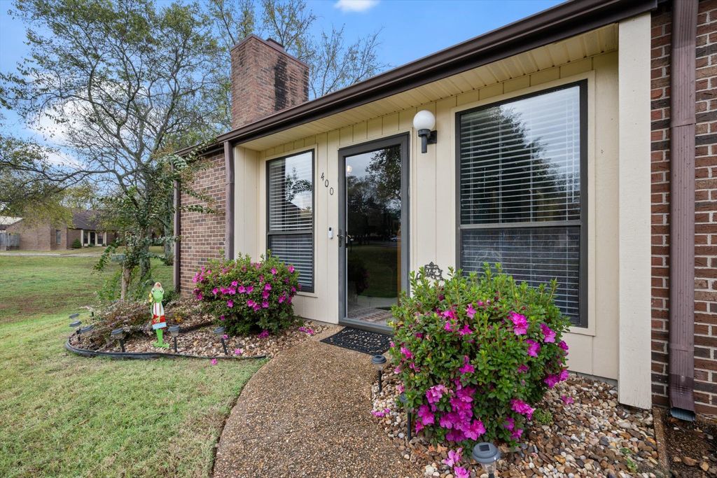 400 Castlewood Ln, Lebanon, TN 37087