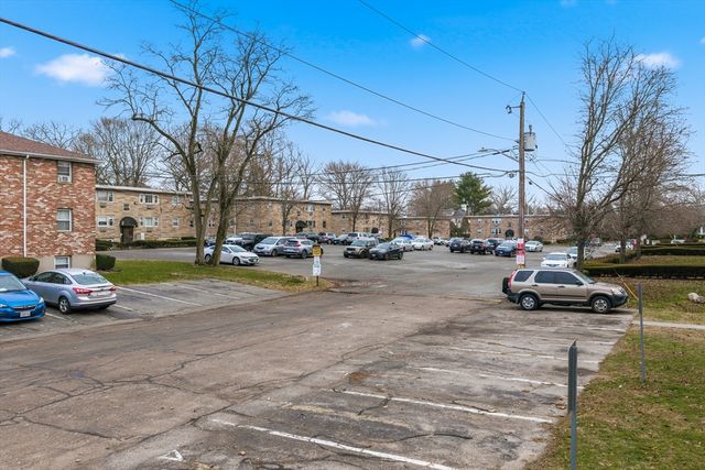 11 Auna Dr 6, Brockton, MA 02301