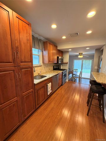 7 Foran Place, Hicksville, NY 11801