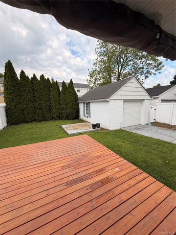 7 Foran Place, Hicksville, NY 11801
