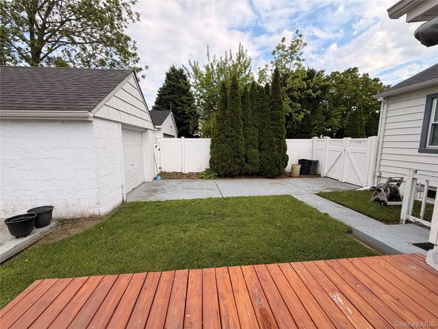7 Foran Place, Hicksville, NY 11801